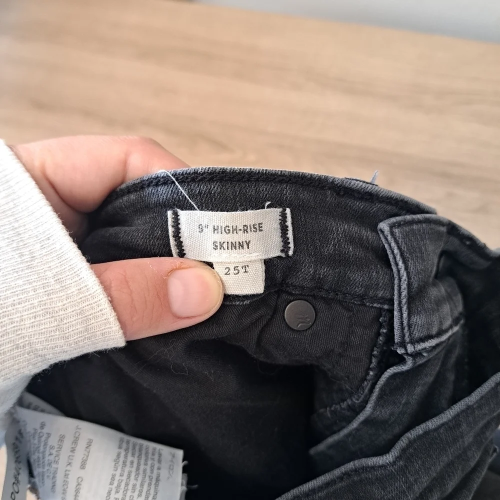 Madewell Black 9" Skinny Distressed Jeans Size 25T - Picture 2 of 8